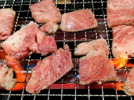 焼肉 網の上のお肉 焼肉 網の上のお肉 焼肉,焼き肉,牛肉の写真素材