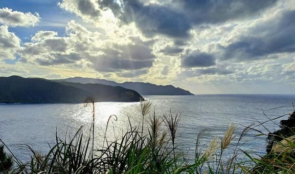 奄美大島　大和村の海 湖,空,景色の写真素材