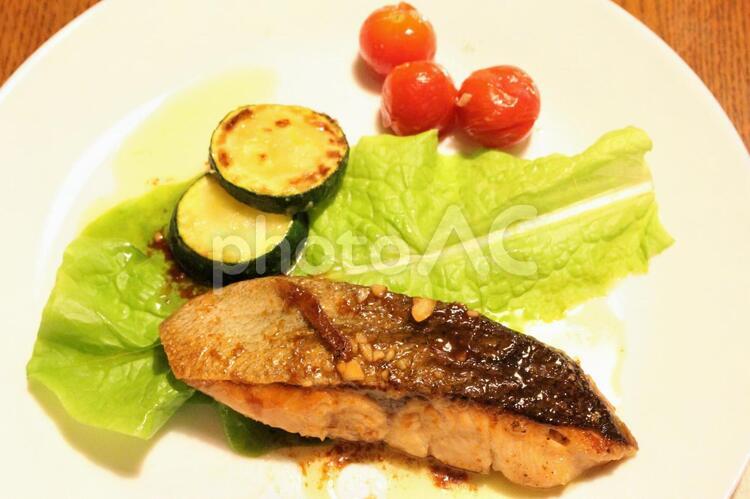 ぶりソテー ブリ,ランチ,家ごはんの写真素材