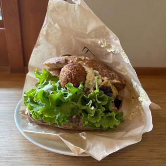 ファラフェルサンド サンドイッチ,コロッケサンド,ファラフェルの写真素材