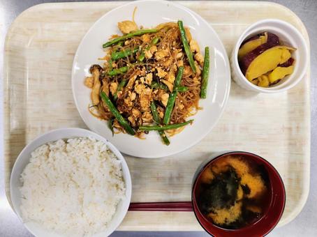 インゲンと春雨の鶏そぼろ炒め(膳) インゲンと春雨の鶏そぼろ炒め(膳)の写真
