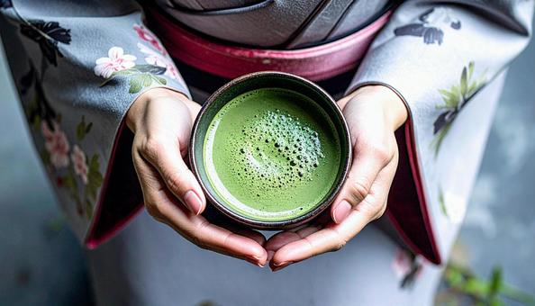 一期一会 抹茶の入った茶碗を持つ女性 一期一会 抹茶の入った茶碗を持つ女性の写真