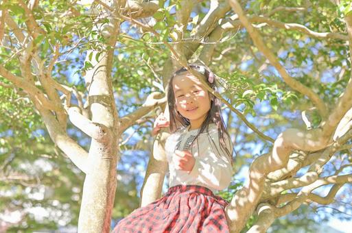 A smiling girl climbing a tree Spring Autumn 1, JPG