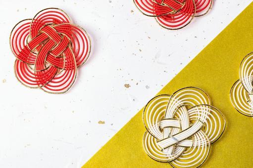 新年を彩る梅の水引飾りと和紙背景の構図 正月,迎春,新年の写真素材