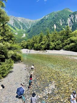 青空に映える焼岳と清流梓川 青空に映える焼岳と清流梓川 上高地,焼岳,山の写真素材