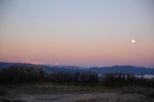 夕暮れのアルプス3 夕暮れのアルプス3の写真