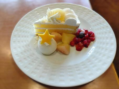 ショートケーキと大福アイス ショートケーキと大福アイス アイスクリーム,スイーツ,フードの写真素材