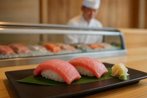 カウンターで食べる高級寿司 カウンターで食べる高級寿司の写真