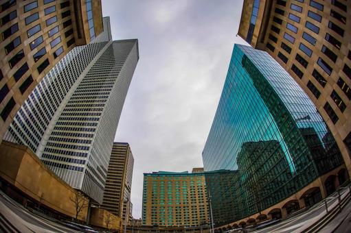 モントリオールの空とビル群 高層ビル,青いガラス,反射の写真素材