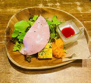 サラダ&デザートプレート サラダ&デザートプレート サラダ,デザート,パンナコッタの写真素材