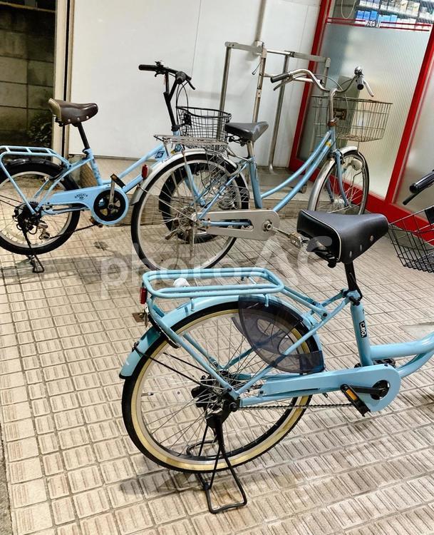 自転車置き場 駐輪場,自転車置き場,スーパーマーケットの写真素材