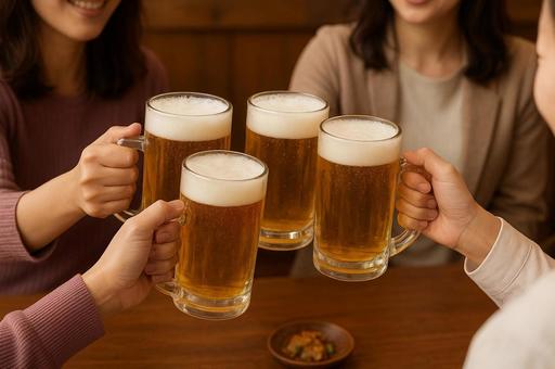ビールで乾杯をする人達 ビールで乾杯をする人達の写真