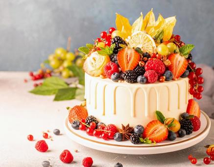 豪華なフルーツたっぷり、お誕生日ケーキ 豪華なフルーツたっぷり、お誕生日ケーキの写真