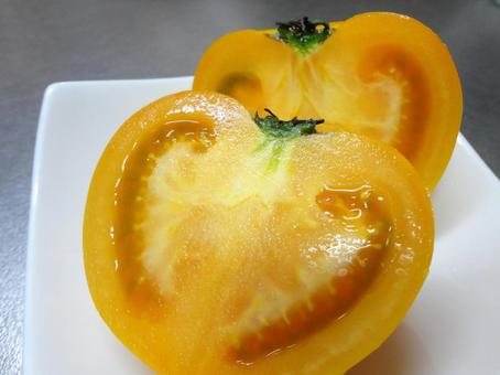 夏野菜 トマト(黄色)の断面 夏野菜 トマト(黄色)の断面 夏野菜,トマト,断面の写真素材