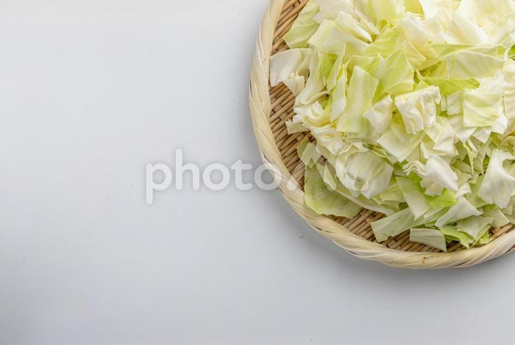 見切れいているキャベツの乱切り キャベツ,野菜,食材の写真素材