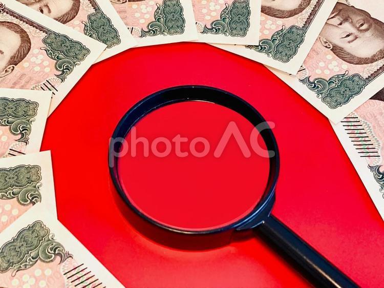 虫眼鏡とお金 虫眼鏡,お金,マネーの写真素材