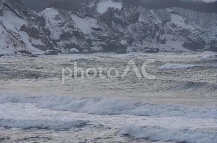 冬の冬の海景色 北海道,小樽,塩谷海水浴場の写真素材