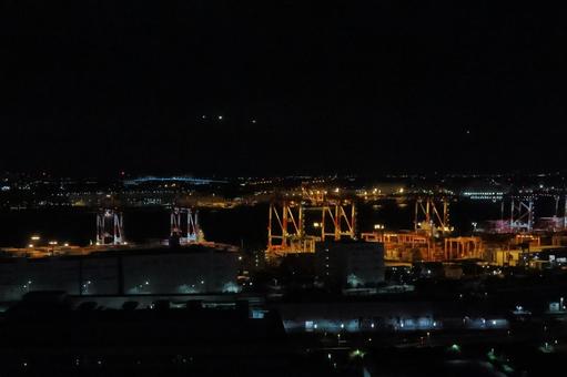 東京湾の港湾の街並みの夜景 東京湾の港湾の街並みの夜景の写真