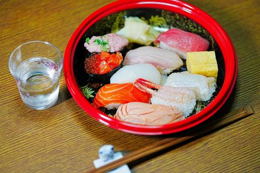 日本酒と握りずし 日本酒と握りずし 食事,食卓,握りずしの写真素材