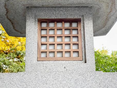 石灯籠の木製格子 石灯籠,灯籠,和風の写真素材