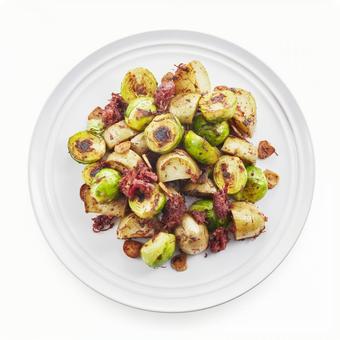 芽キャベツとコンビーフの炒め物 芽キャベツとコンビーフの炒め物 芽キャベツ,コンビーフ,炒め物の写真素材