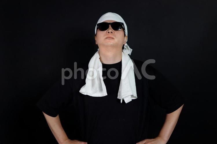 タオルとサングラスの男性 男性,タオル,サングラスの写真素材