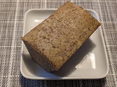 白磁の角皿のコーヒーのバウムクーヘン 洋菓子,焼き菓子,スイーツの写真素材