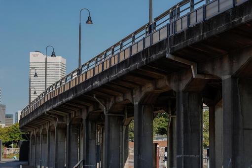 橋の影と都市 橋,コンクリート,都市風景の写真素材