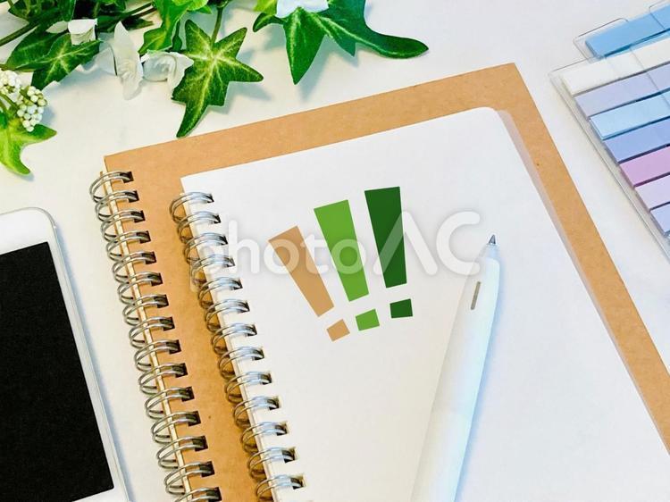 びっくりマークとリングノート びっくりマーク,驚く,びっくりの写真素材