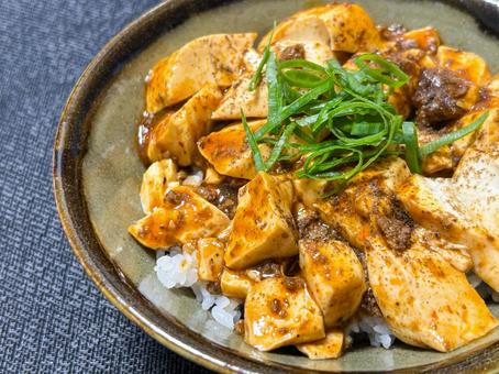 麻婆丼 麻婆丼,マーボー丼,麻婆豆腐の写真素材