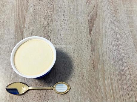 カップ入りバニラアイスクリーム カップ入りバニラアイスクリーム バニラ,アイスクリーム,バニラアイスの写真素材