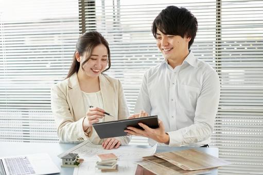 Asian interior designer thinking about home interior, Asian interior designer thinking about home interior, 室內設計師, 內政部協調員, 建築士,