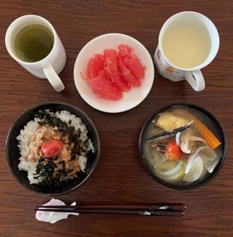 政府備蓄米に納豆とジャバンのりなどの朝食 政府備蓄米に納豆とジャバンのりなどの朝食 朝食,政府備蓄米,納豆の写真素材