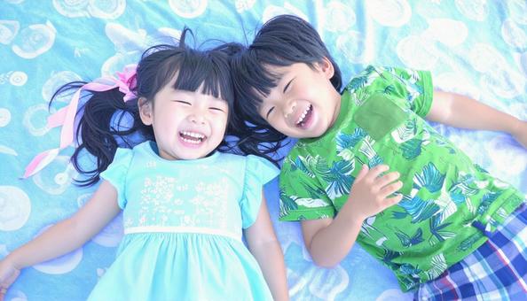 笑顔の子供たち 笑顔の子供たちの写真