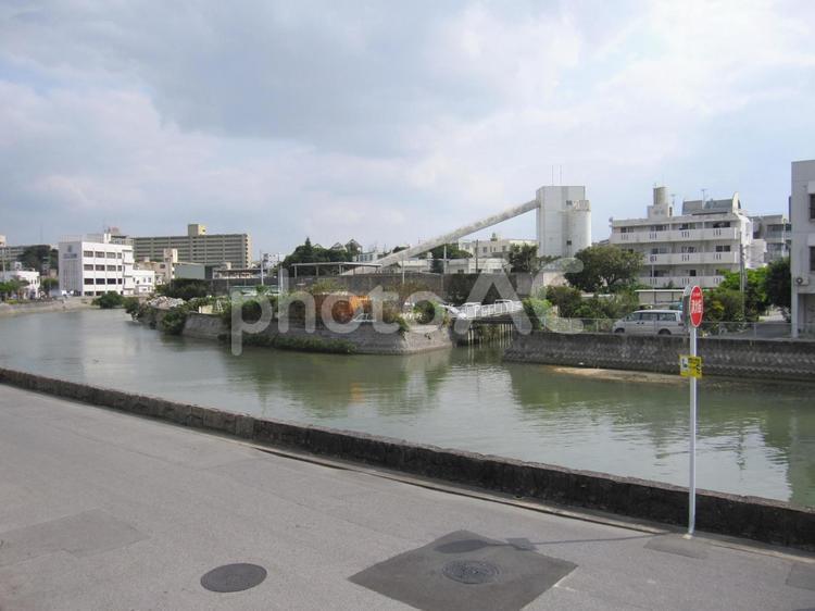 川のある風景02 川,裏道,川沿いの写真素材