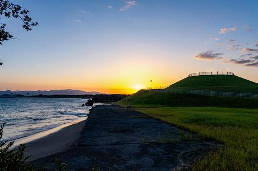 宮崎県宮崎市新別府町の命の丘 夕景,夕方,夕暮れの写真素材