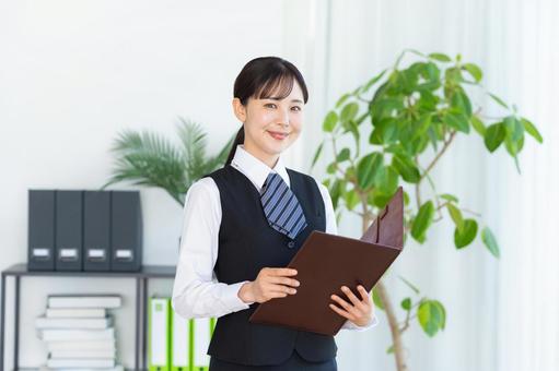 受付のビジネスウーマン 受付,女性,笑顔の写真素材