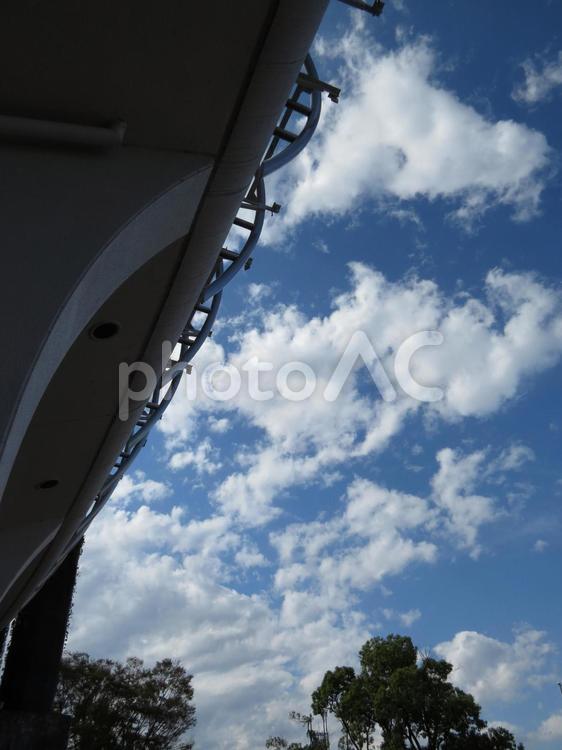 球場の軒先と青空 野球場,岐阜県,メモリアルセンターの写真素材