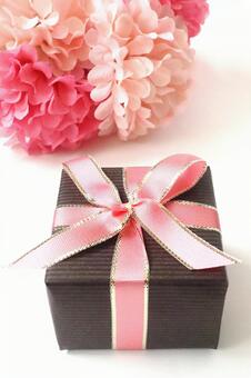 リボンをかけたプレゼントボックス プレゼント,ボックス,箱の写真素材