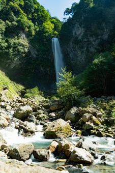 平湯大滝から流れる川 自然,木,岩の写真素材