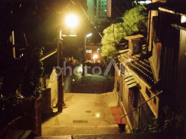 尾道千光寺山の山肌に有る階段の夜景 尾道,夜景,風景の写真素材