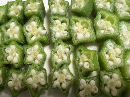 切って並べたオクラ オクラ,野菜,緑の写真素材