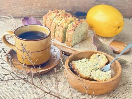 花梨と黒胡麻のパウンドケーキ 花梨,黒胡麻,パウンドケーキの写真素材