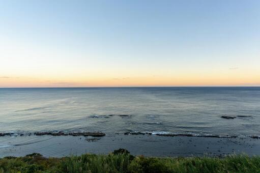 夕暮れ時の堀切峠から望む海景 堀切峠,夕景,夕暮れの写真素材