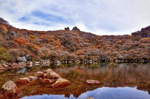くじゅう「大船山」の秋（御池） 紅葉,山登,くじゅうの写真素材