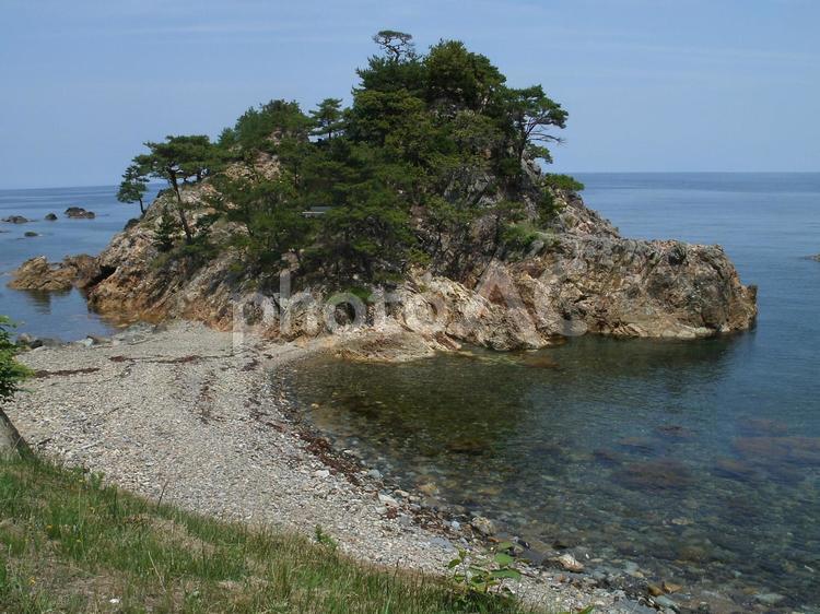 「赤亀岩」佐渡島の風景 佐渡,海岸,佐渡島の写真素材