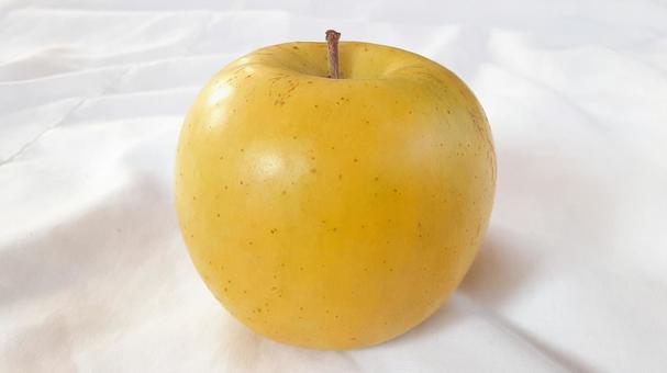 黄色いリンゴ・3 りんご,果物,デザートの写真素材