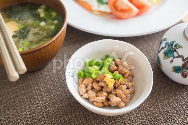 納豆のある食卓　生活習慣　タンパク質　 納豆,豆類,朝食の写真素材