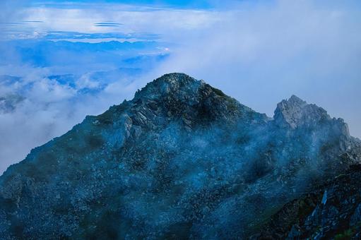 Mount Kita in the Southern Alps floating in a sea of clouds, southern alps, kita-dake, sea of ​​clouds, JPG