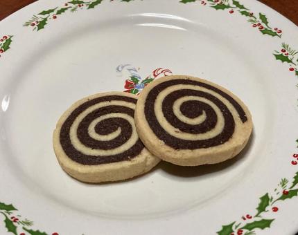 ぐるぐるクッキー×2枚、クリスマス クッキー,焼菓子,スイーツの写真素材
